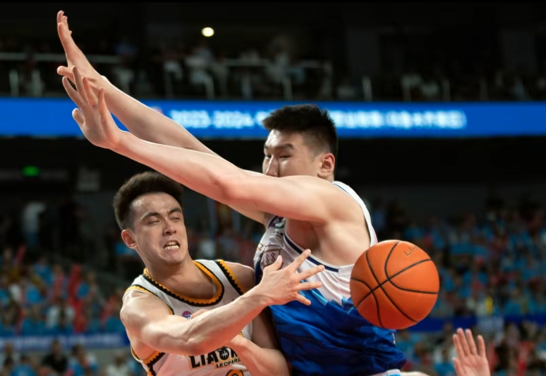 福建队完胜热火，赵继伟点燃赛场