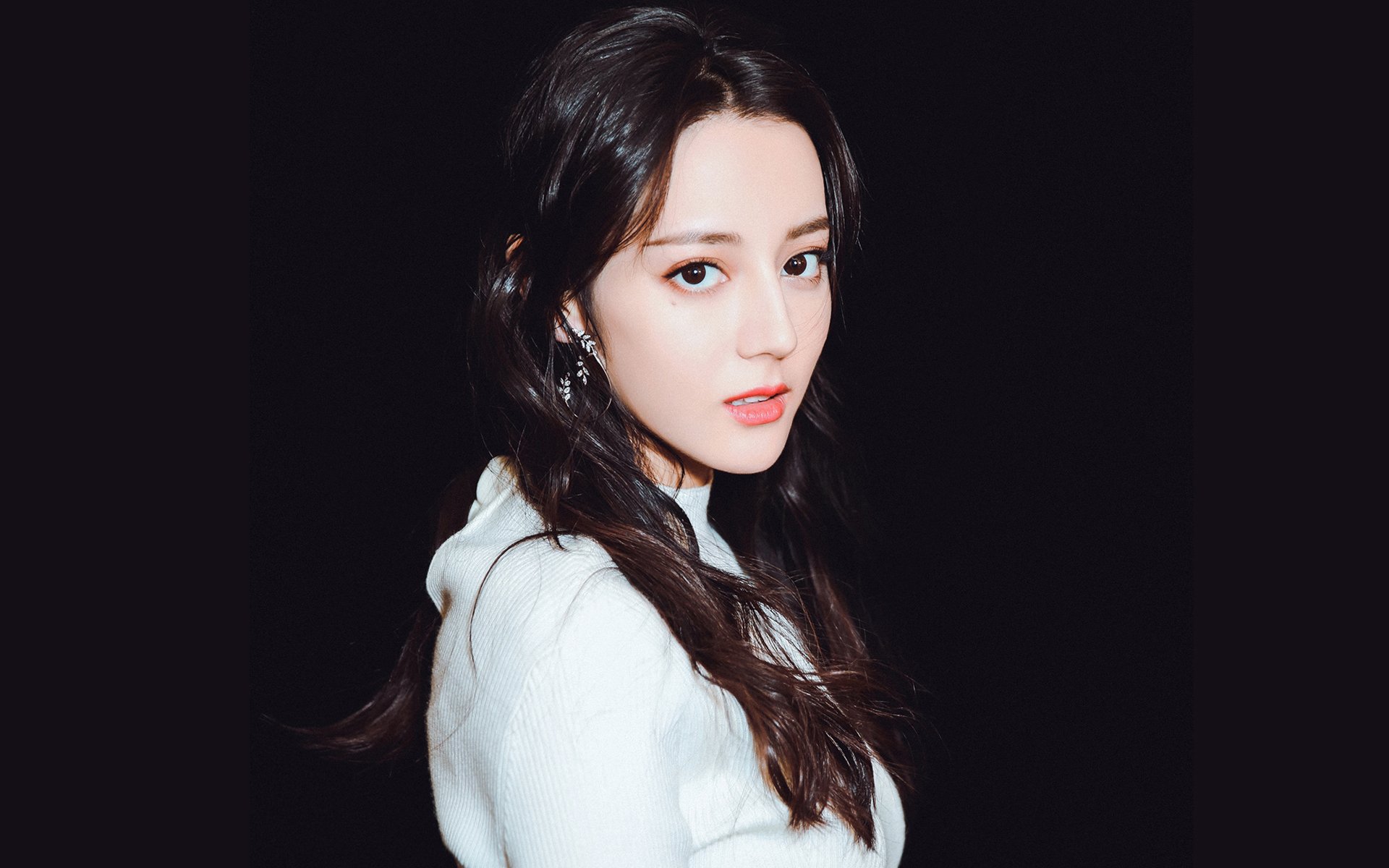 东方铁骑正面击溃轰鸣引擎,斯蒂芬·库里射落神迹谱写完美